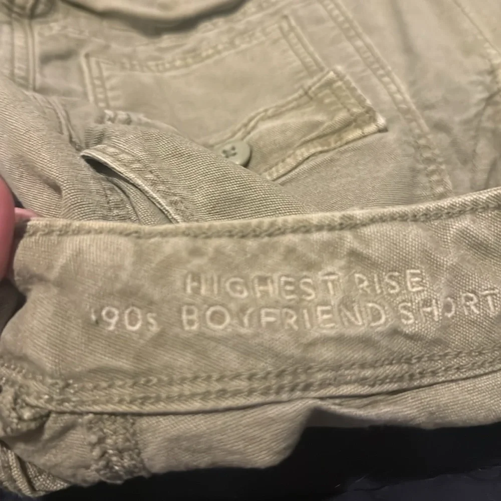 ✨ American Eagle Highest Rise 90s Boyfriend Shorts | Size 2 | Army Green ✨ - Picture 7 of 8